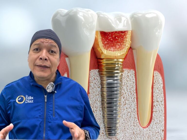 Dr. Félix Díaz explicando un caso de implantes dentales en Caracas.