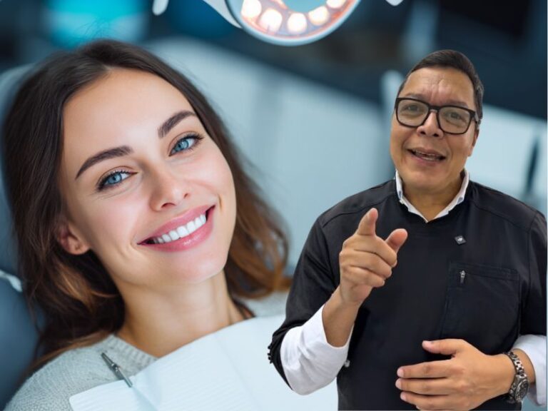 Paciente sonriendo con implantes dentales el mismo día de la cirugía junto al Dr. Félix Díaz en Caracas